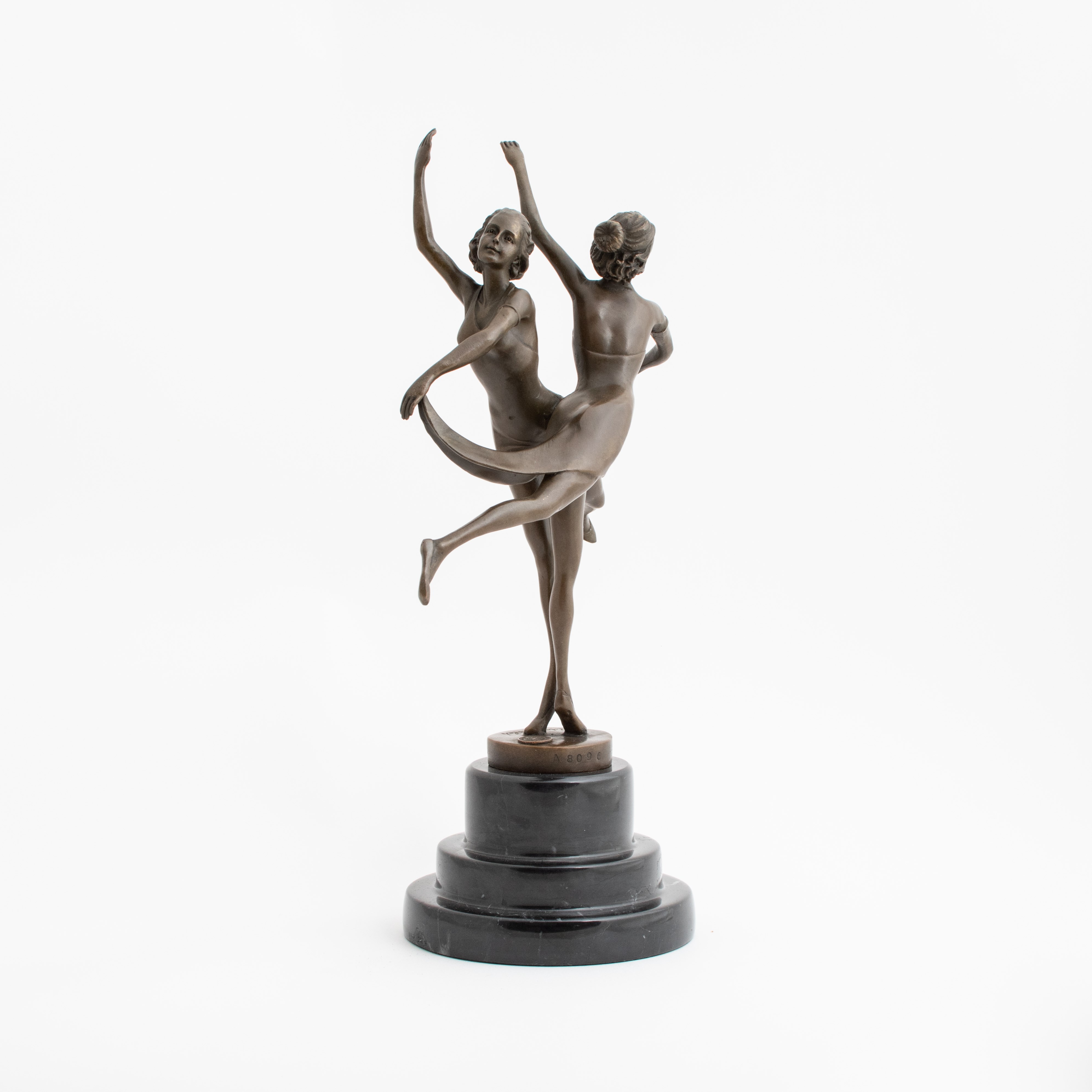 Skulptur tanzende Mädchen