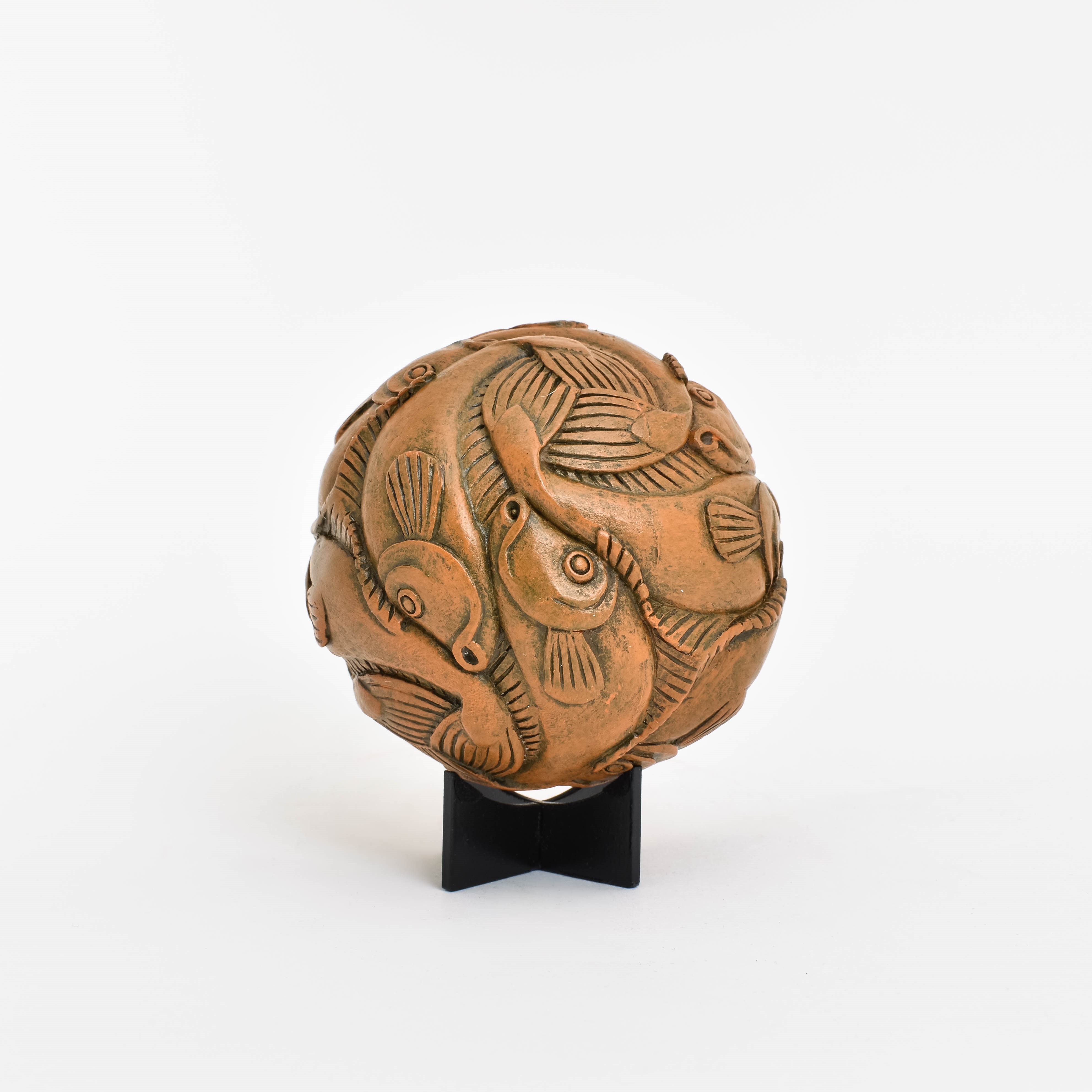 Skulptur Escher Kugel mit Fischen