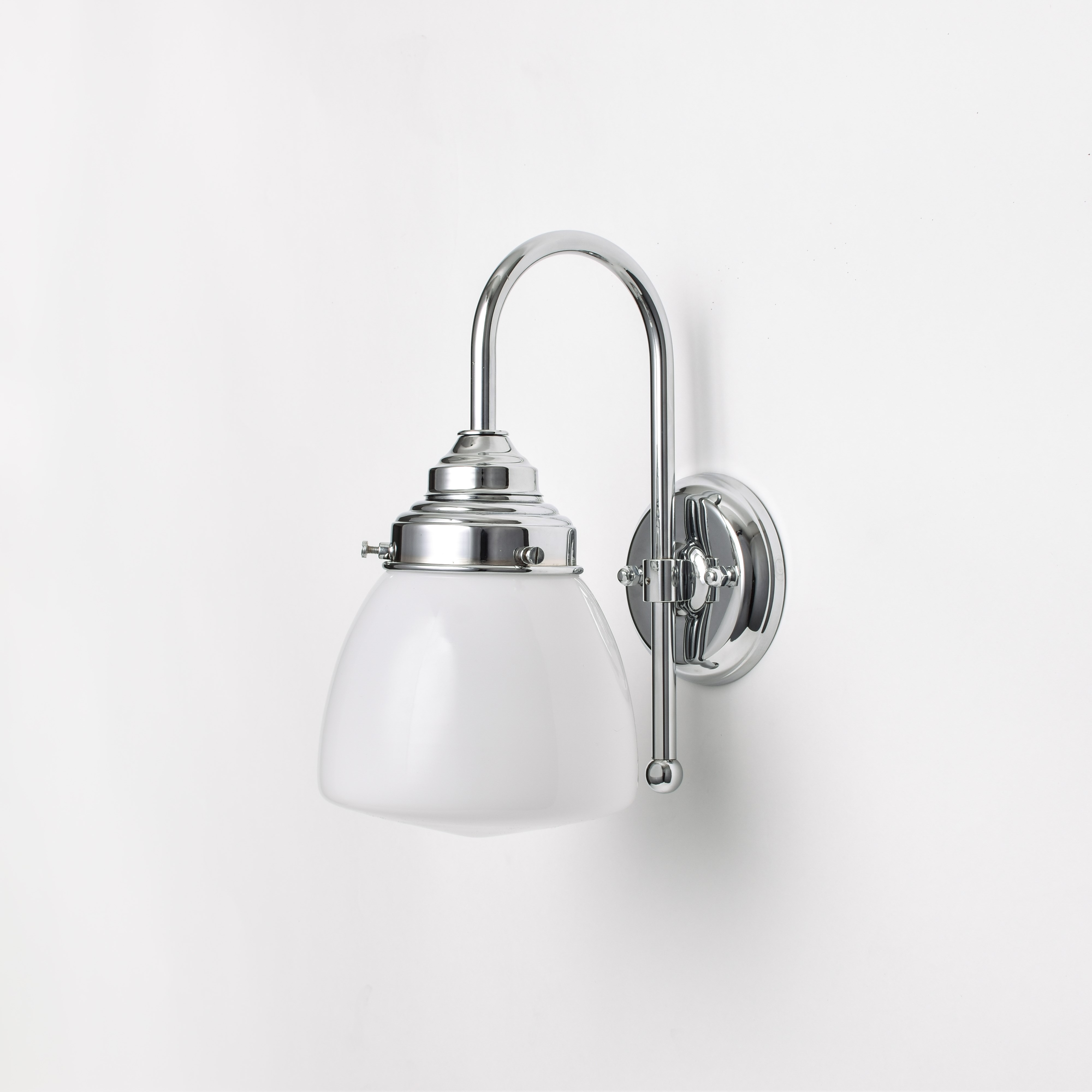 Wandleuchte School Globe Small Meander Chrom