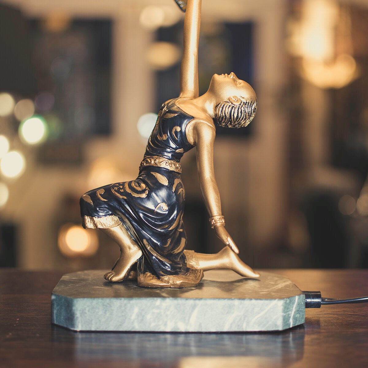 TTischlampe Golden Art Deco Lady