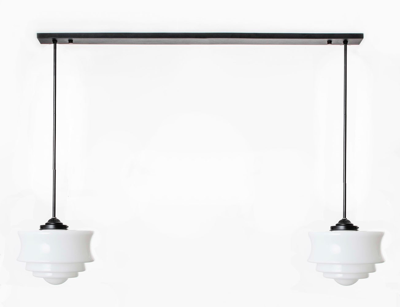 2-flammige nordische Lampe auf Balken.
