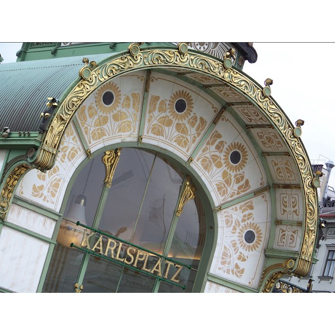 Einem authentischen Modell in der Halle der Karlsplatzer Stadtbahnstation, einer ehemaligen Station der Wiener Stadtbahn.